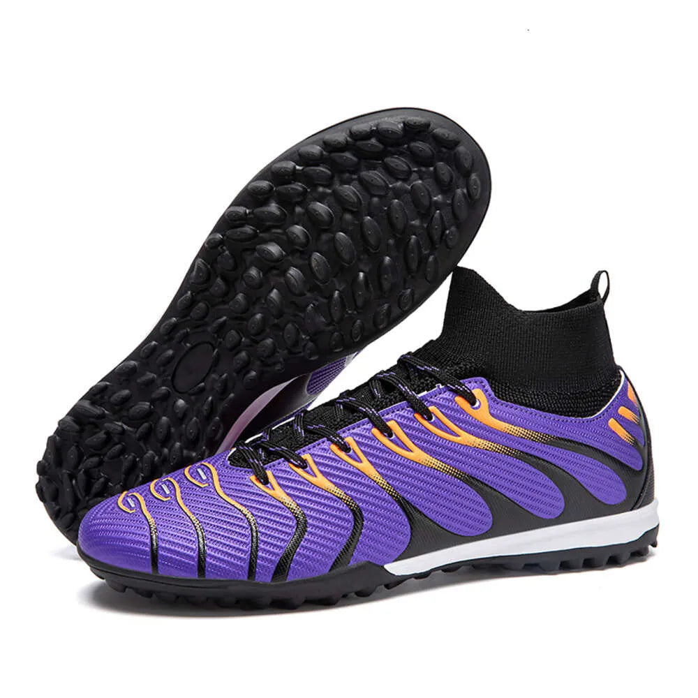 Fashionable and multifunctional sports classic Bora Sepato Chinese made football shoes