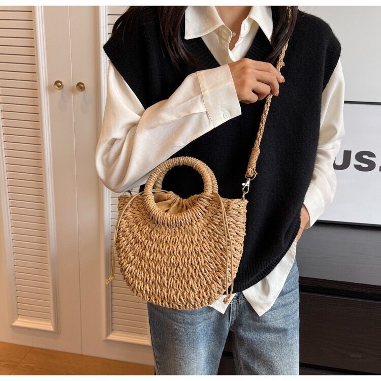 XIEYINSHE One Piece Dropshipping Moon round Bucket Weaving All-Matching Fashion Crossbody Hand Carrying Popular Semicircle Handmade Beach Vacation Bag