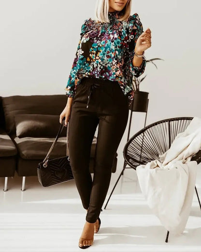 Xieyinshe - Long sleeve top with ruffled hem and all over print